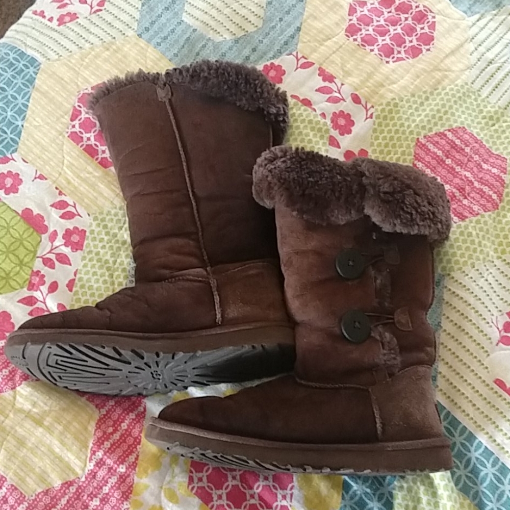 Brown Ugg 9 Button